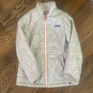 Light grey with light pink inside girls Patagonia nano puff diamond quilt jacket